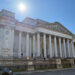 Das Fitzwilliam Museum in Cambridge im strahlenden Sonnenschein