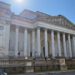 Das Fitzwilliam Museum in Cambridge im strahlenden Sonnenschein